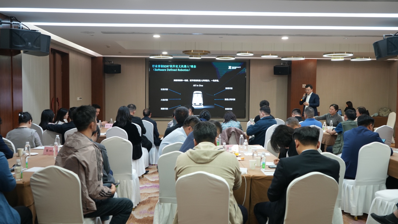 中国百强物业企业代表走进霞智科技k8凯发国际登录智慧清洁新视野：(图2)
